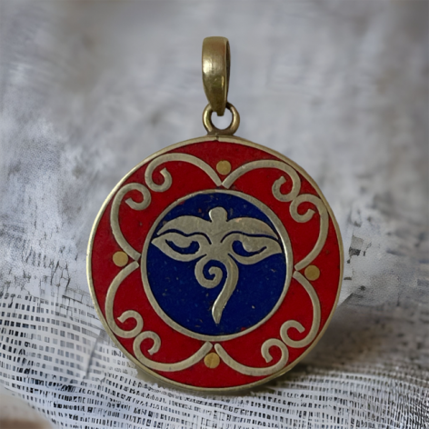 Pendentif tibétain, Yeux de bouddha