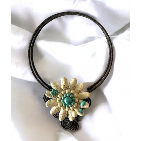 Collier artisanal des Îles