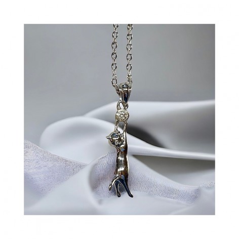 Pendentif petit chat joueur