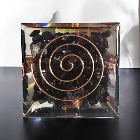 Pyramide Orgonite, Obsidienne noire