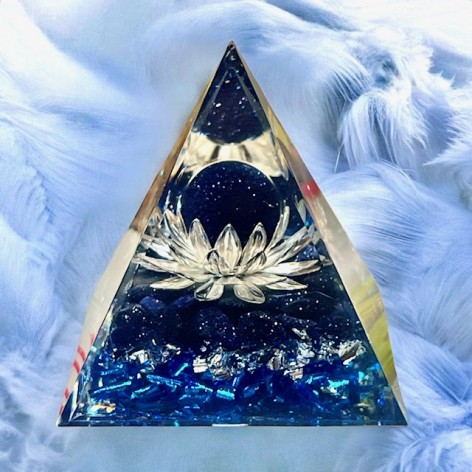 Pyramide Orgonite, La rêveuse