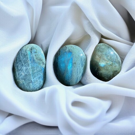 Labradorite pebble