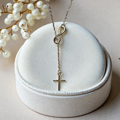 Pendentif en croix, symbole 8